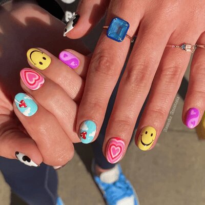 coachella nail look unghie corte